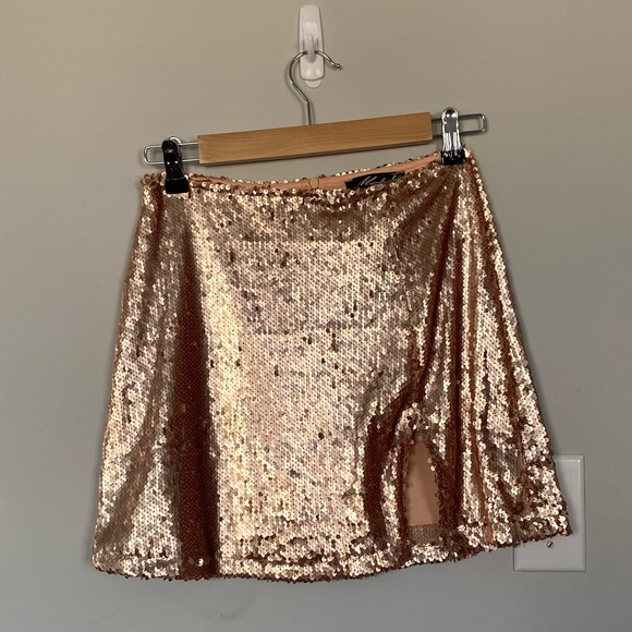 MOTEL Pink Split Sequin Mini Skirt - Picture 2 of 5